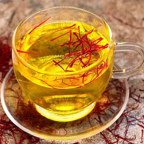 چگونه چای زعفرانی خوش‌رنگ درست کنیم؟ (ترکیبات مکمل چای زعفران)