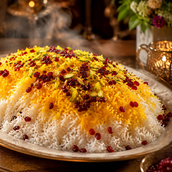 چگونه دیس پلو را با زعفران دم‌کرده و زرشک به سبک رستورانی تزیین کنیم؟